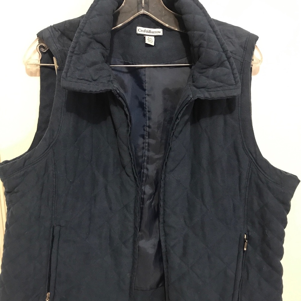 TrueStatements pre-owned jacket vest. Has logo on back of vest in white. PXL